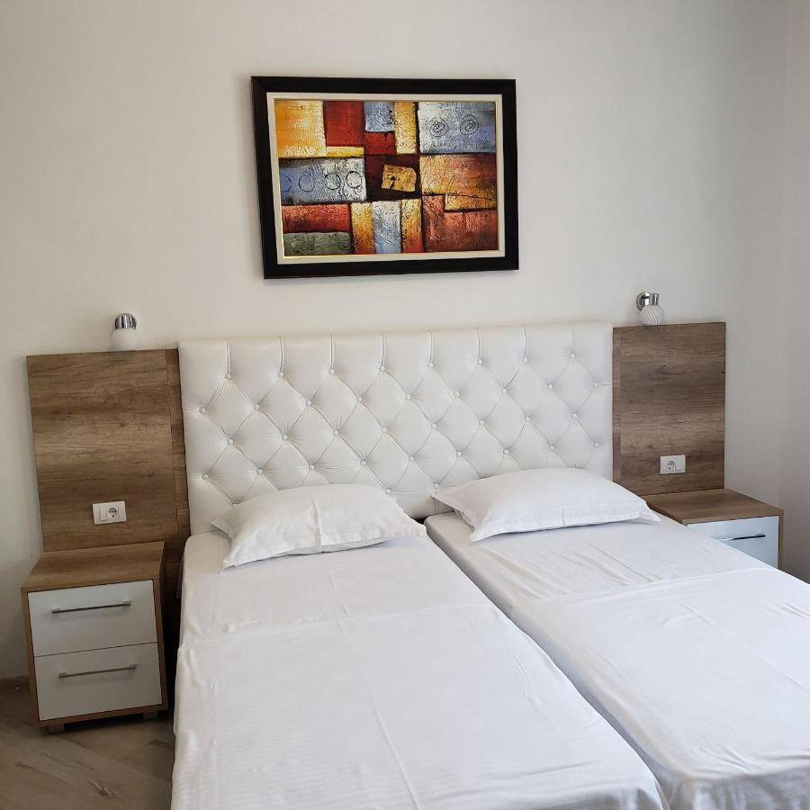 Green Hill Apartments Улцин Екстериор снимка