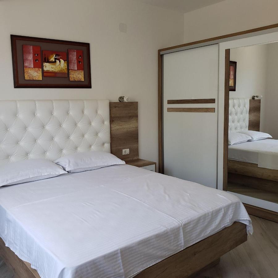Green Hill Apartments Улцин Екстериор снимка