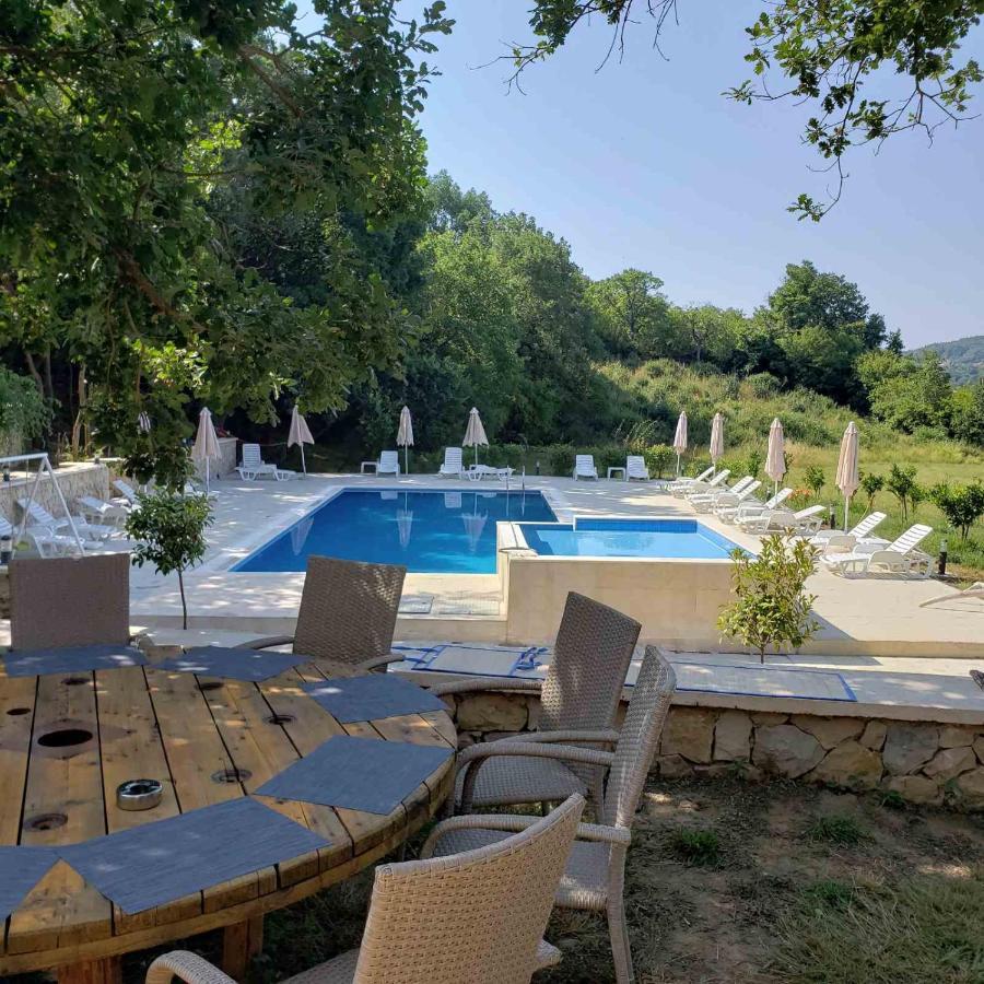 Green Hill Apartments Улцин Екстериор снимка