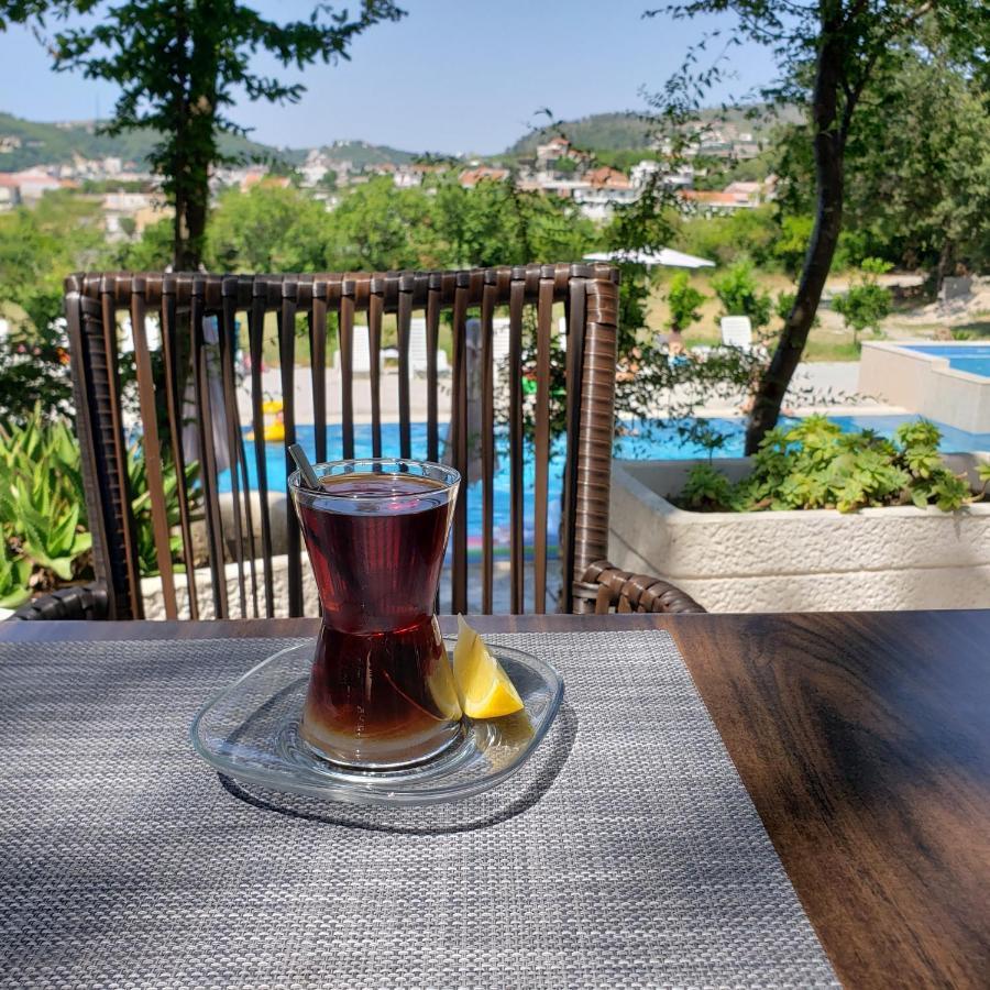 Green Hill Apartments Улцин Екстериор снимка