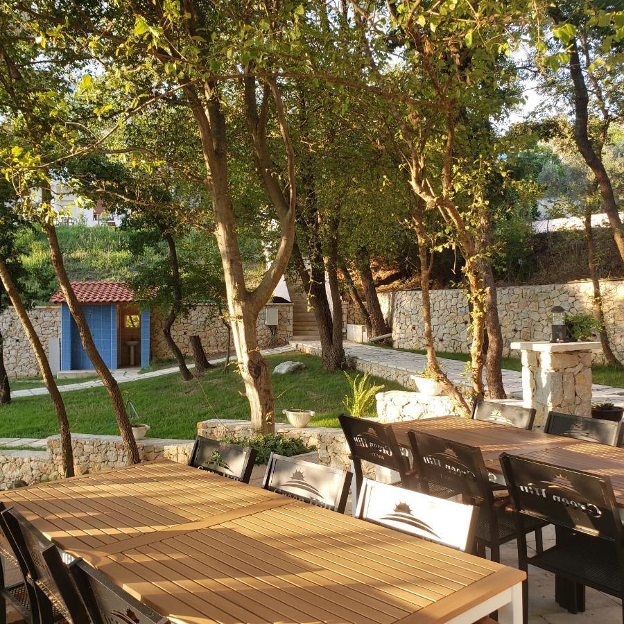 Green Hill Apartments Улцин Екстериор снимка