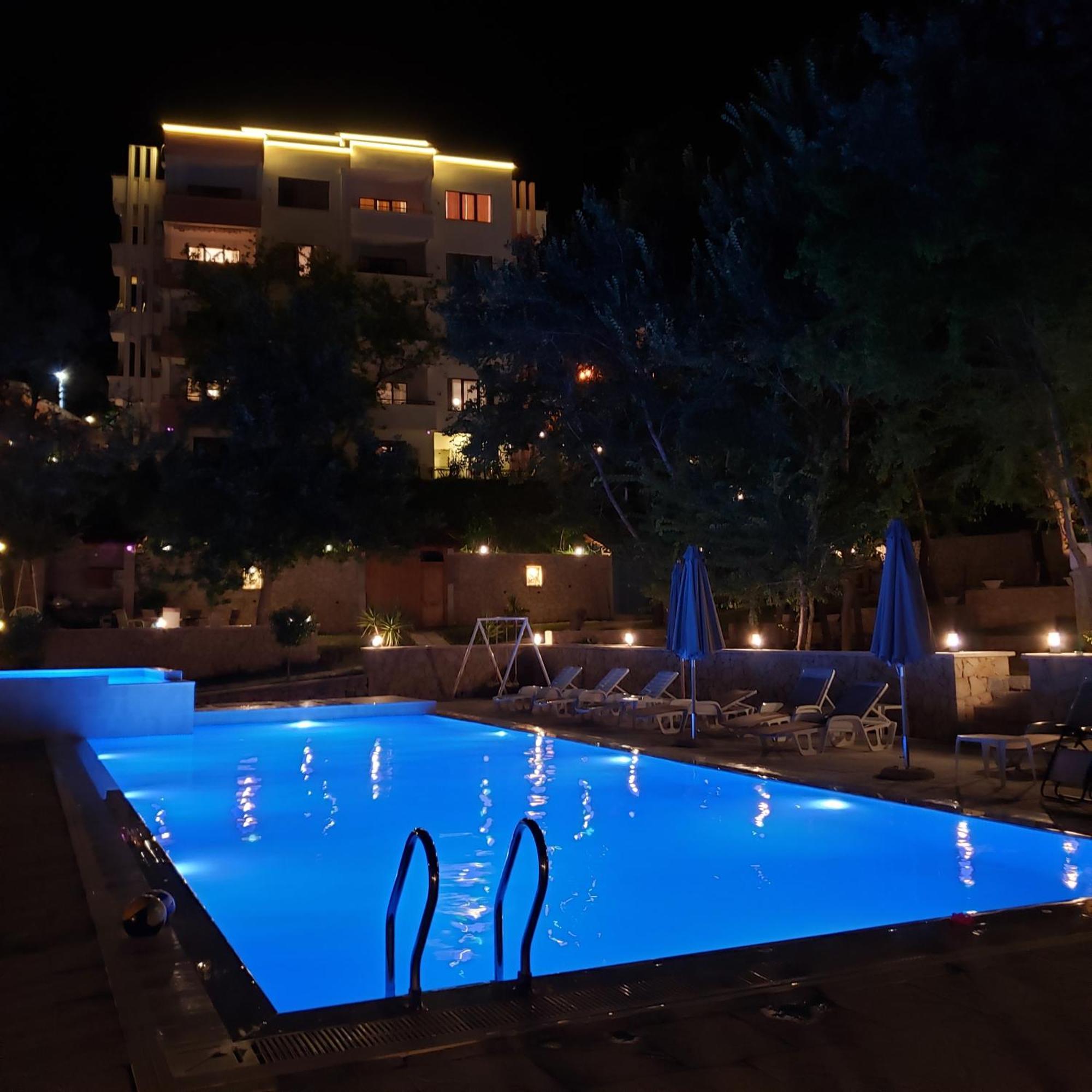Green Hill Apartments Улцин Екстериор снимка