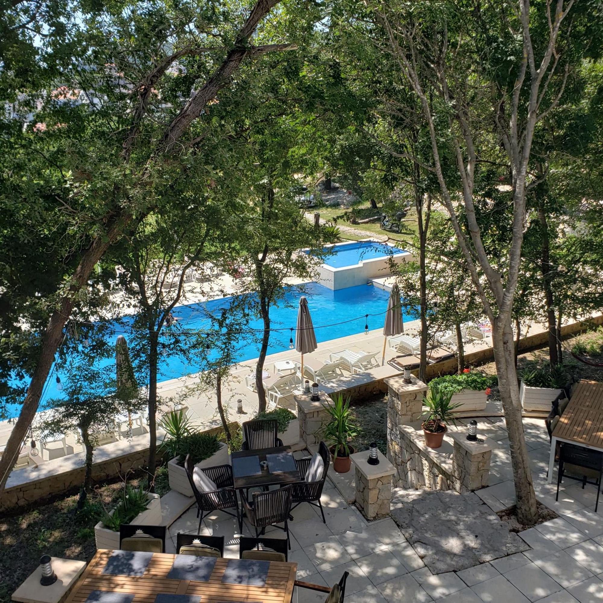 Green Hill Apartments Улцин Екстериор снимка