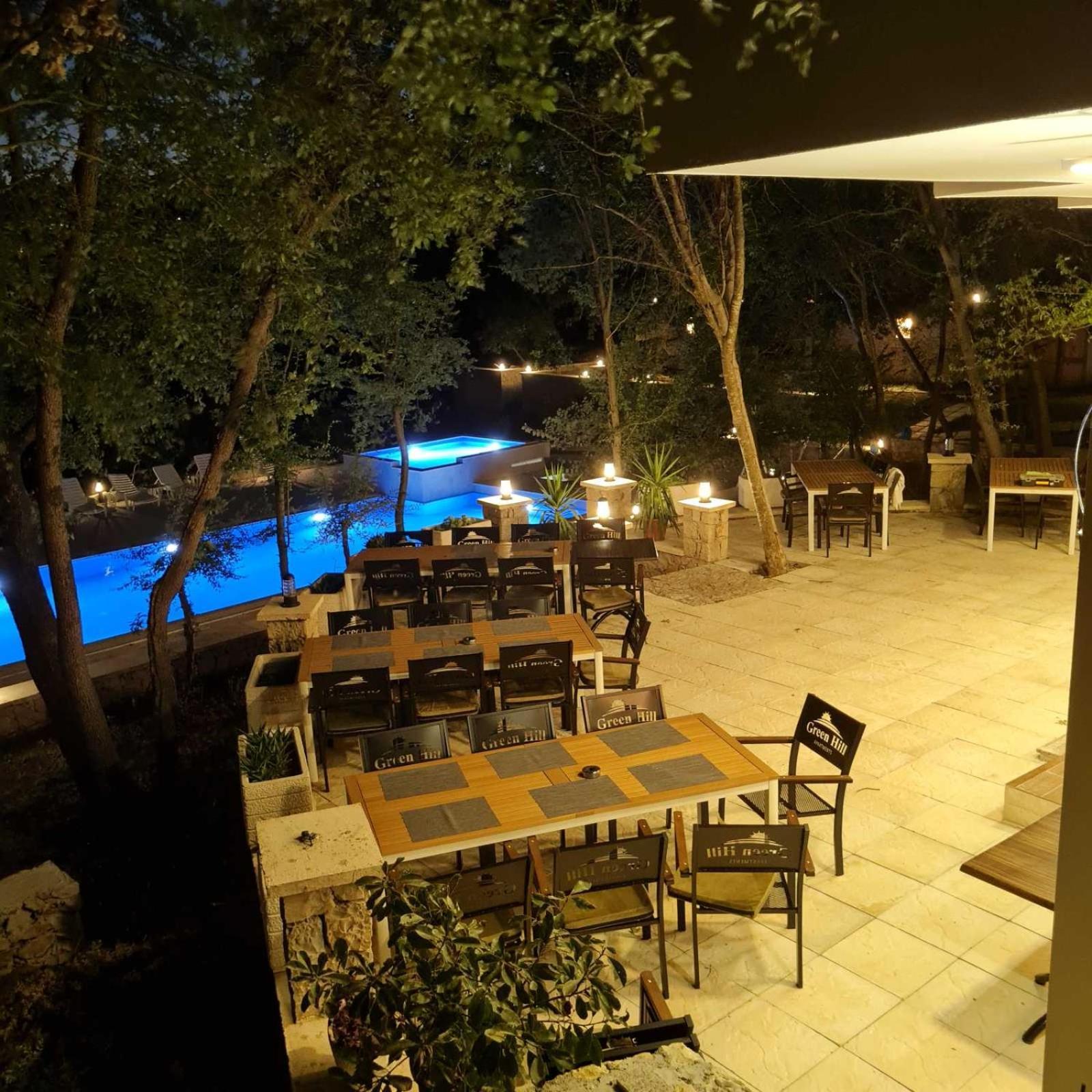 Green Hill Apartments Улцин Екстериор снимка
