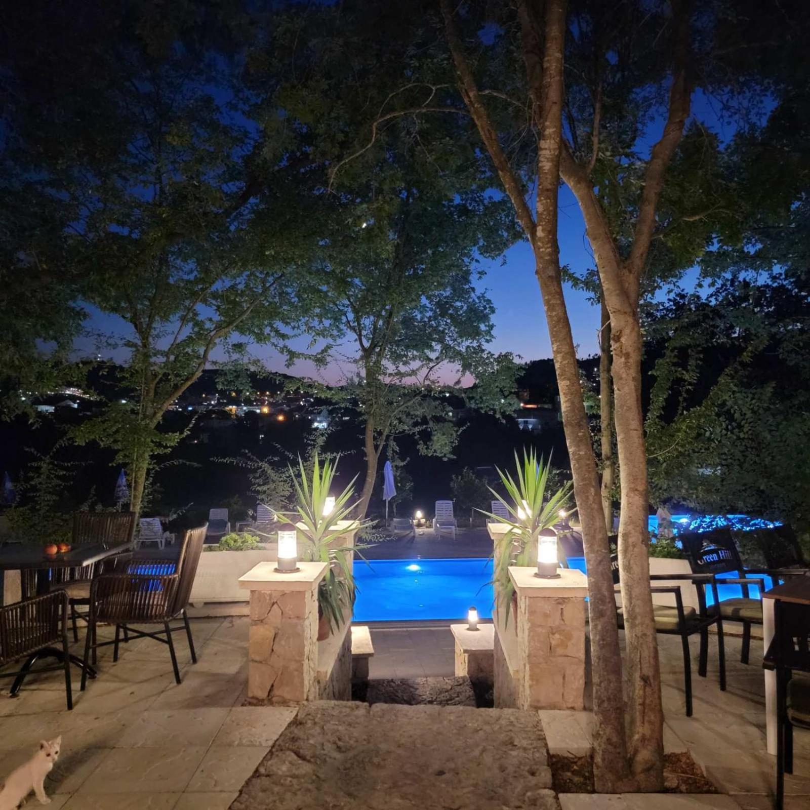 Green Hill Apartments Улцин Екстериор снимка