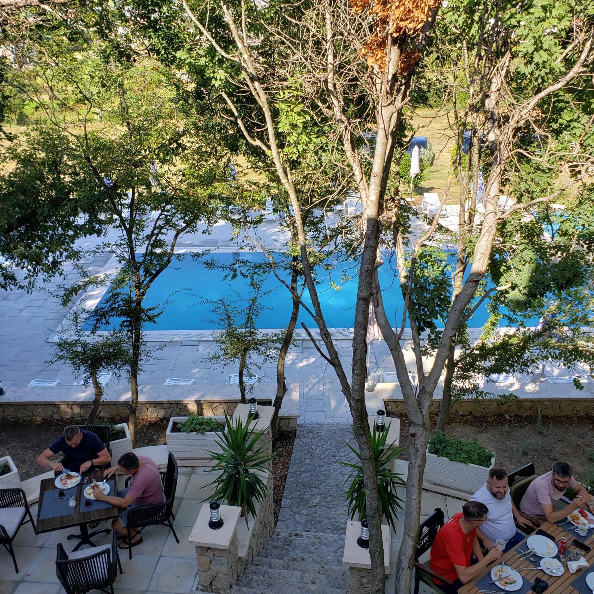 Green Hill Apartments Улцин Екстериор снимка