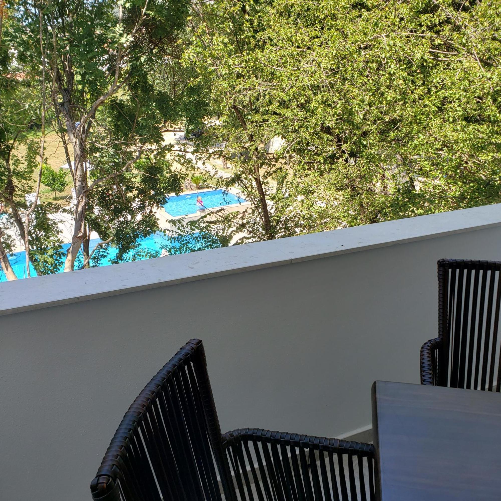 Green Hill Apartments Улцин Екстериор снимка