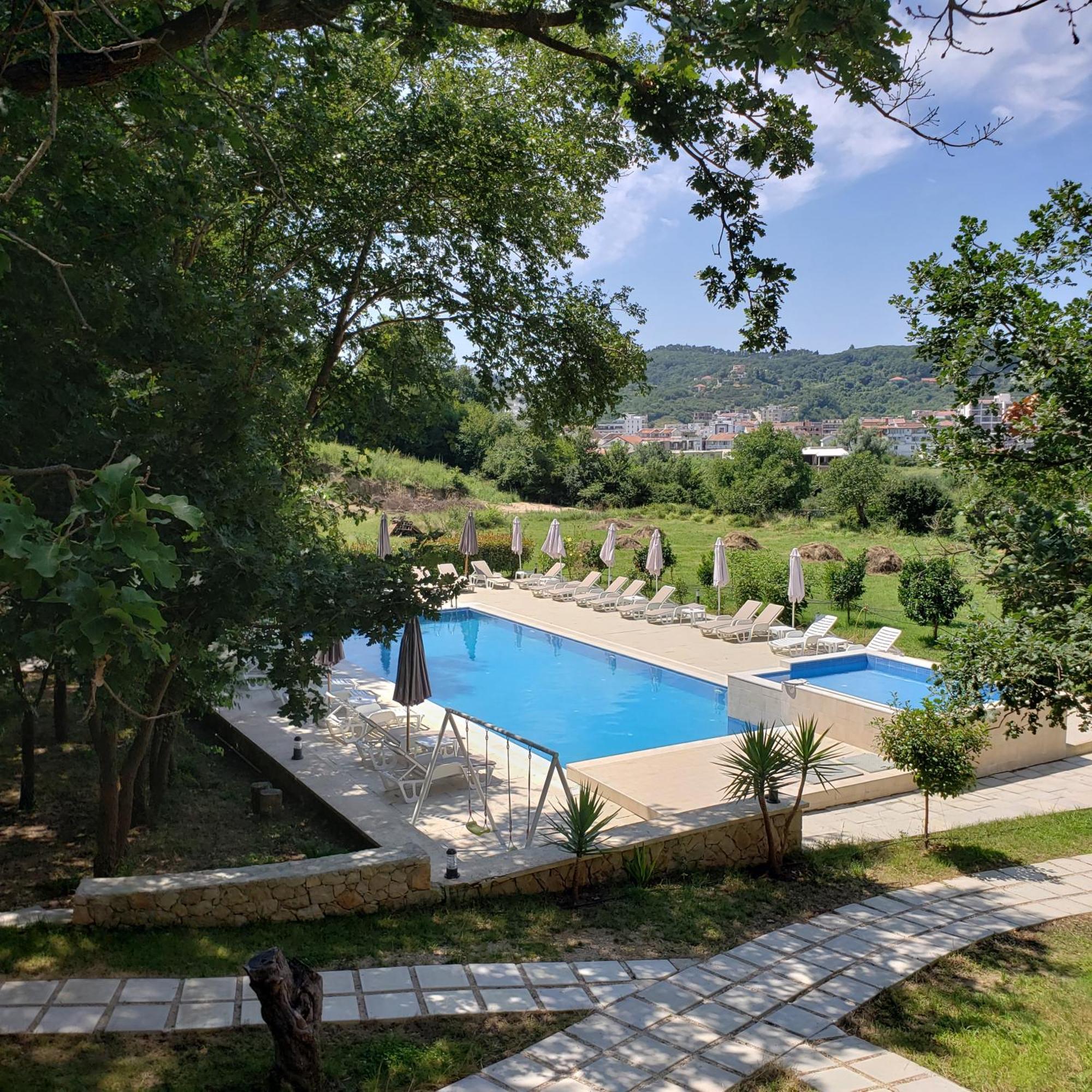 Green Hill Apartments Улцин Екстериор снимка