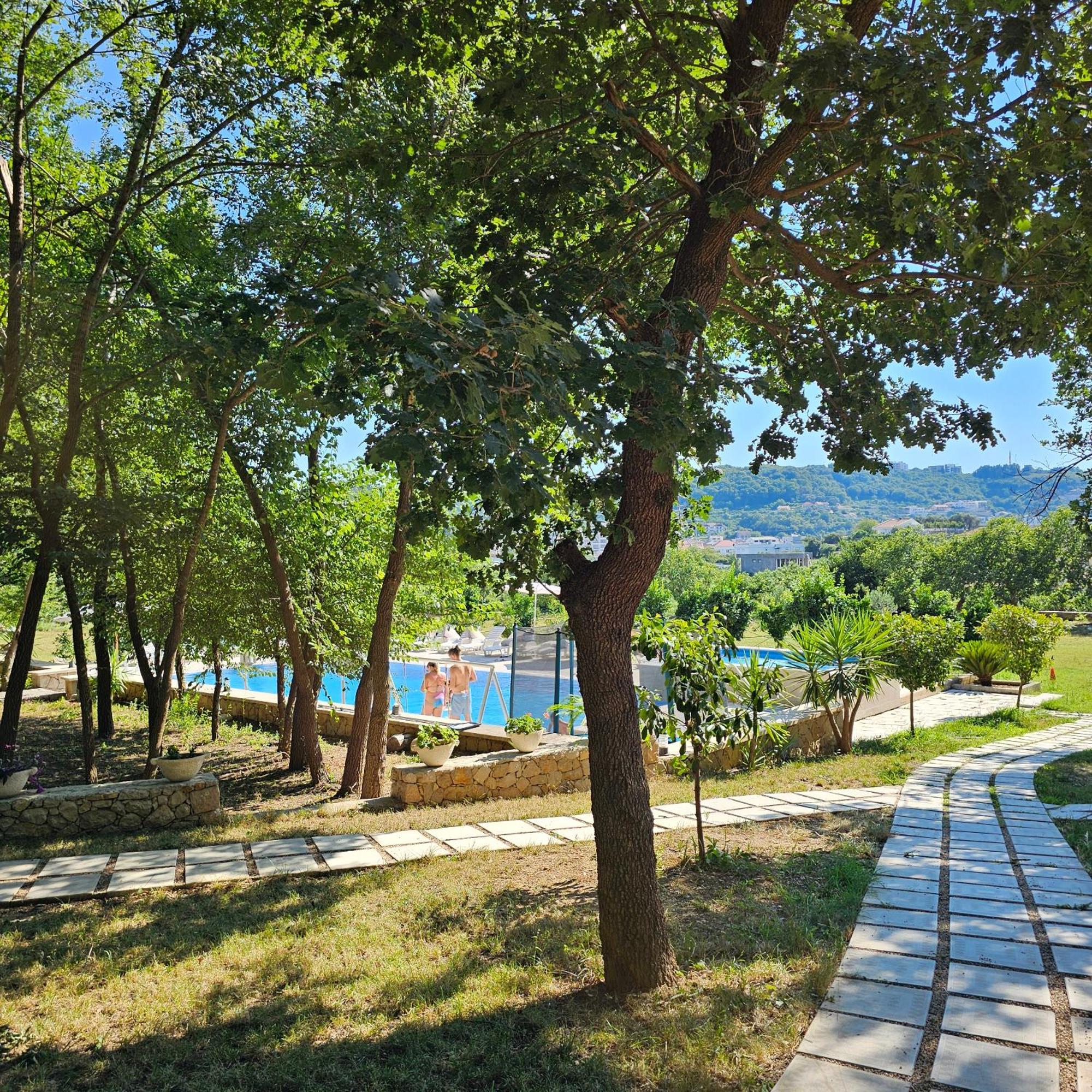 Green Hill Apartments Улцин Екстериор снимка