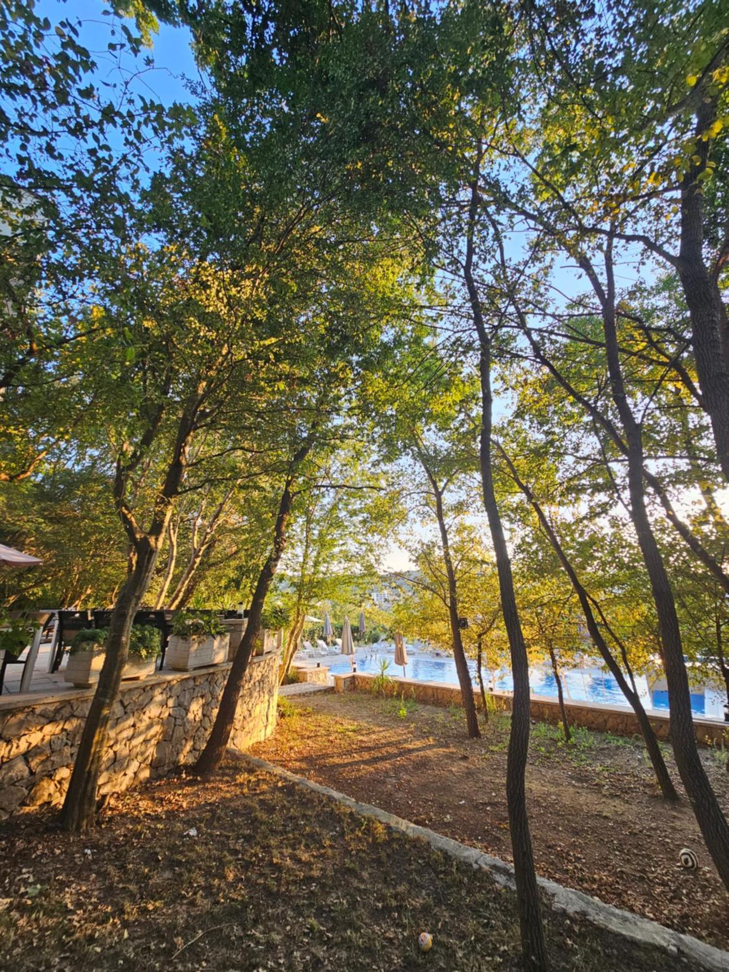 Green Hill Apartments Улцин Екстериор снимка