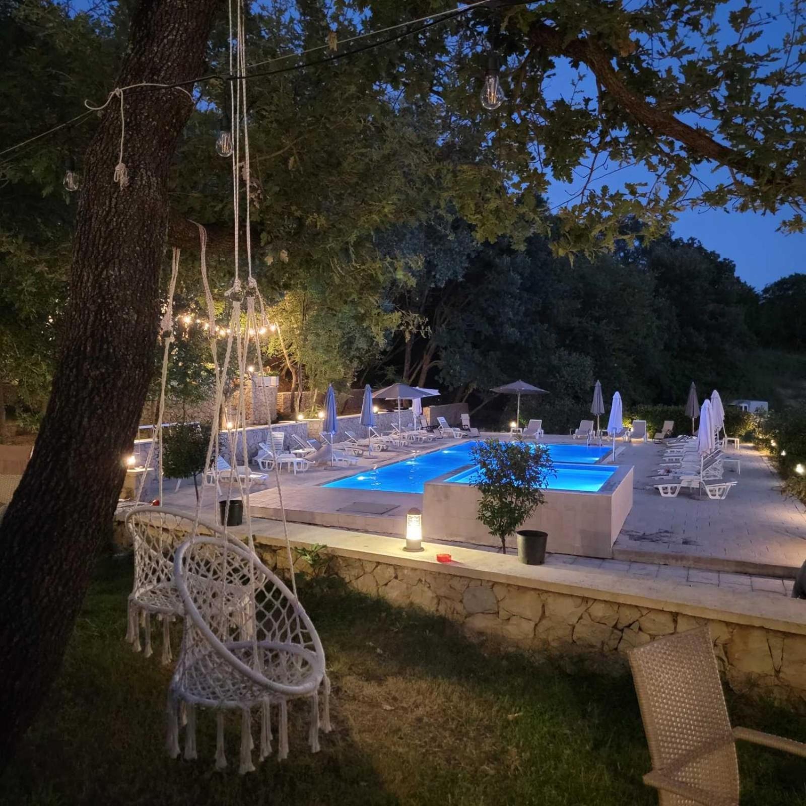 Green Hill Apartments Улцин Екстериор снимка