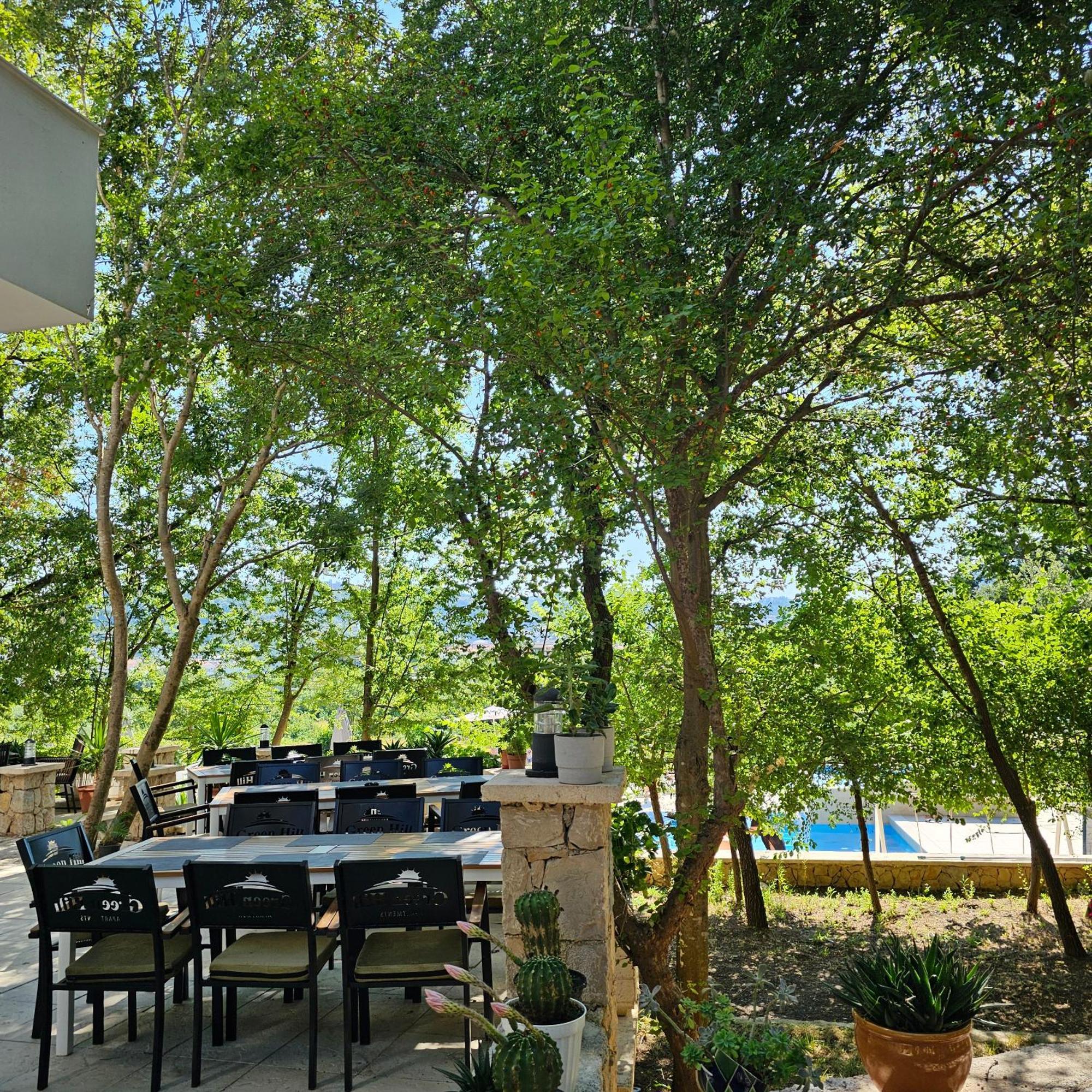 Green Hill Apartments Улцин Екстериор снимка