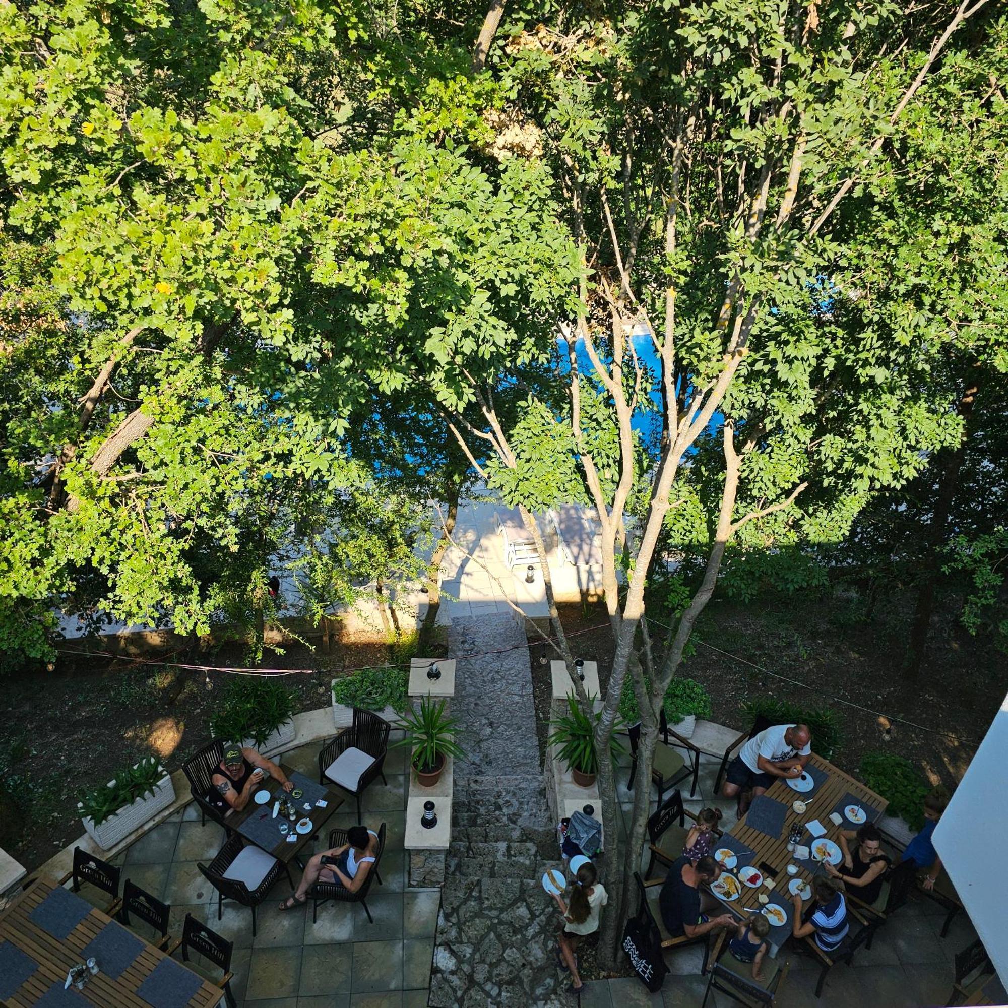 Green Hill Apartments Улцин Екстериор снимка