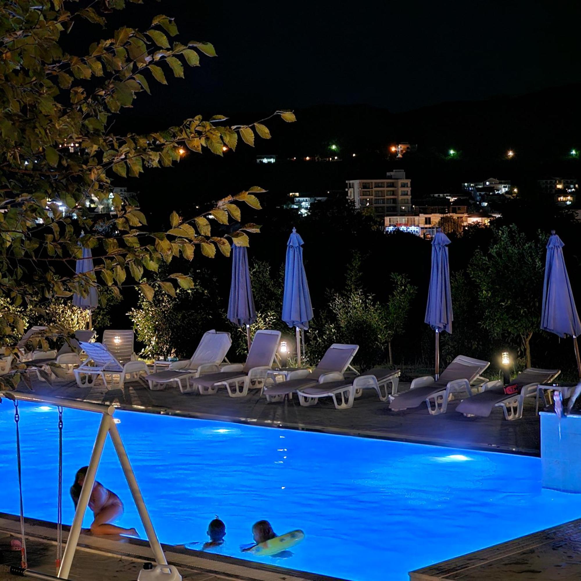 Green Hill Apartments Улцин Екстериор снимка
