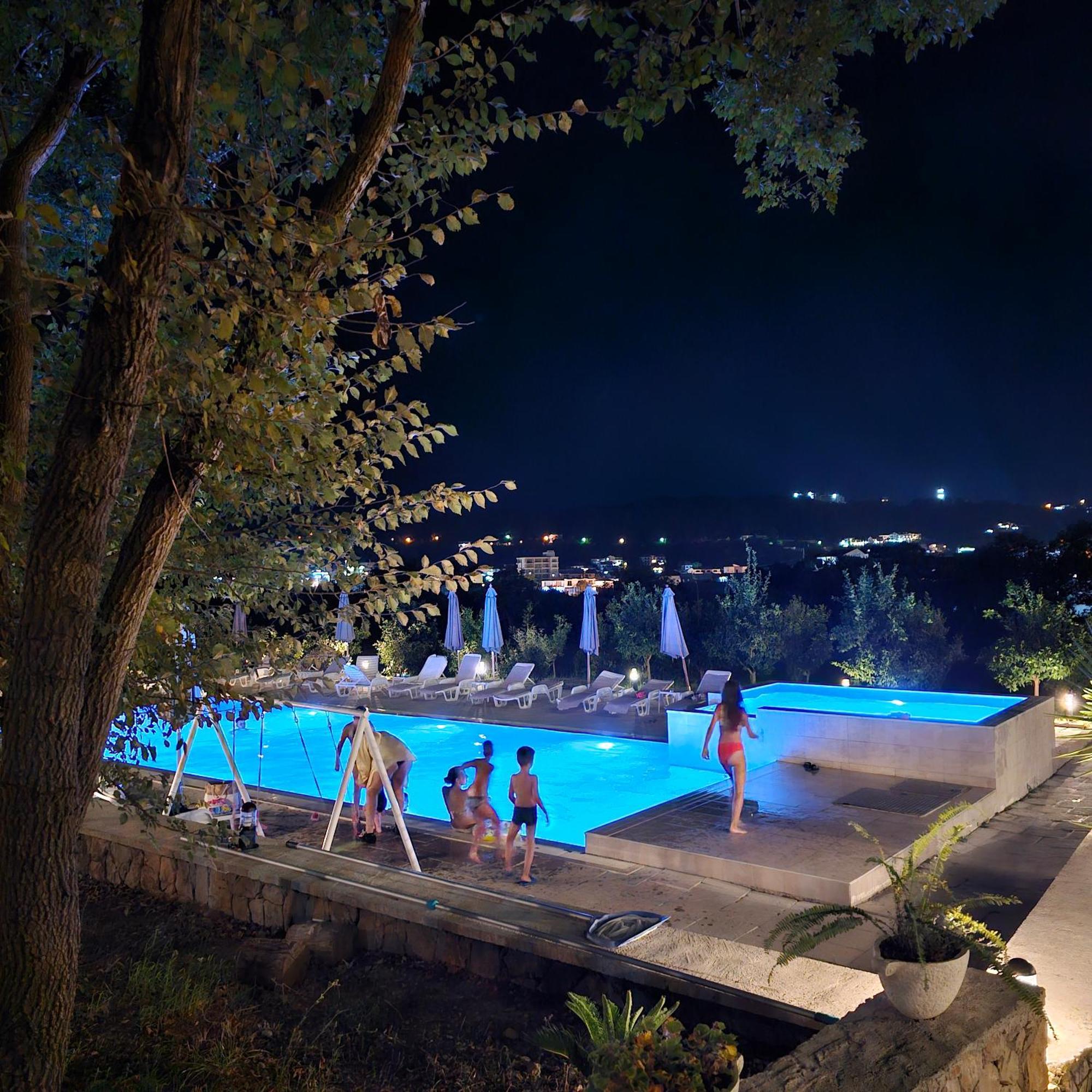Green Hill Apartments Улцин Екстериор снимка