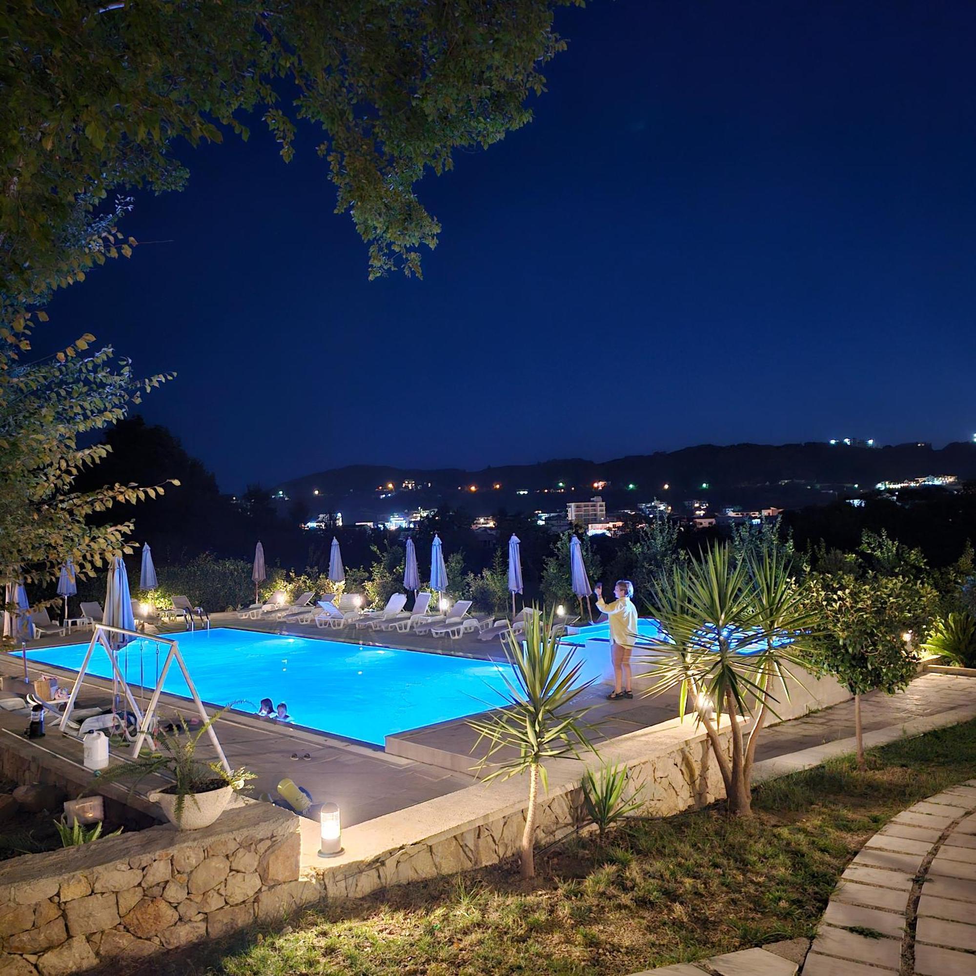 Green Hill Apartments Улцин Екстериор снимка