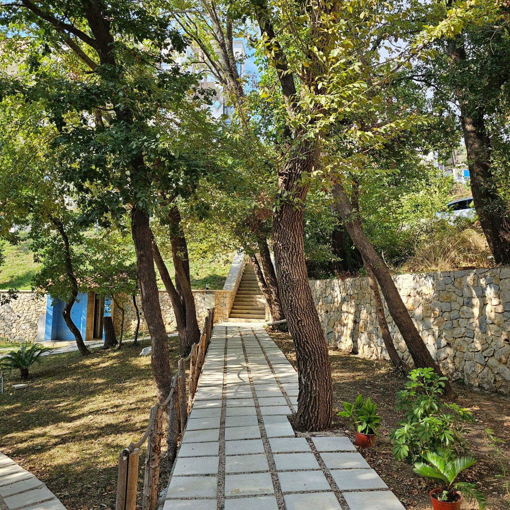 Green Hill Apartments Улцин Екстериор снимка